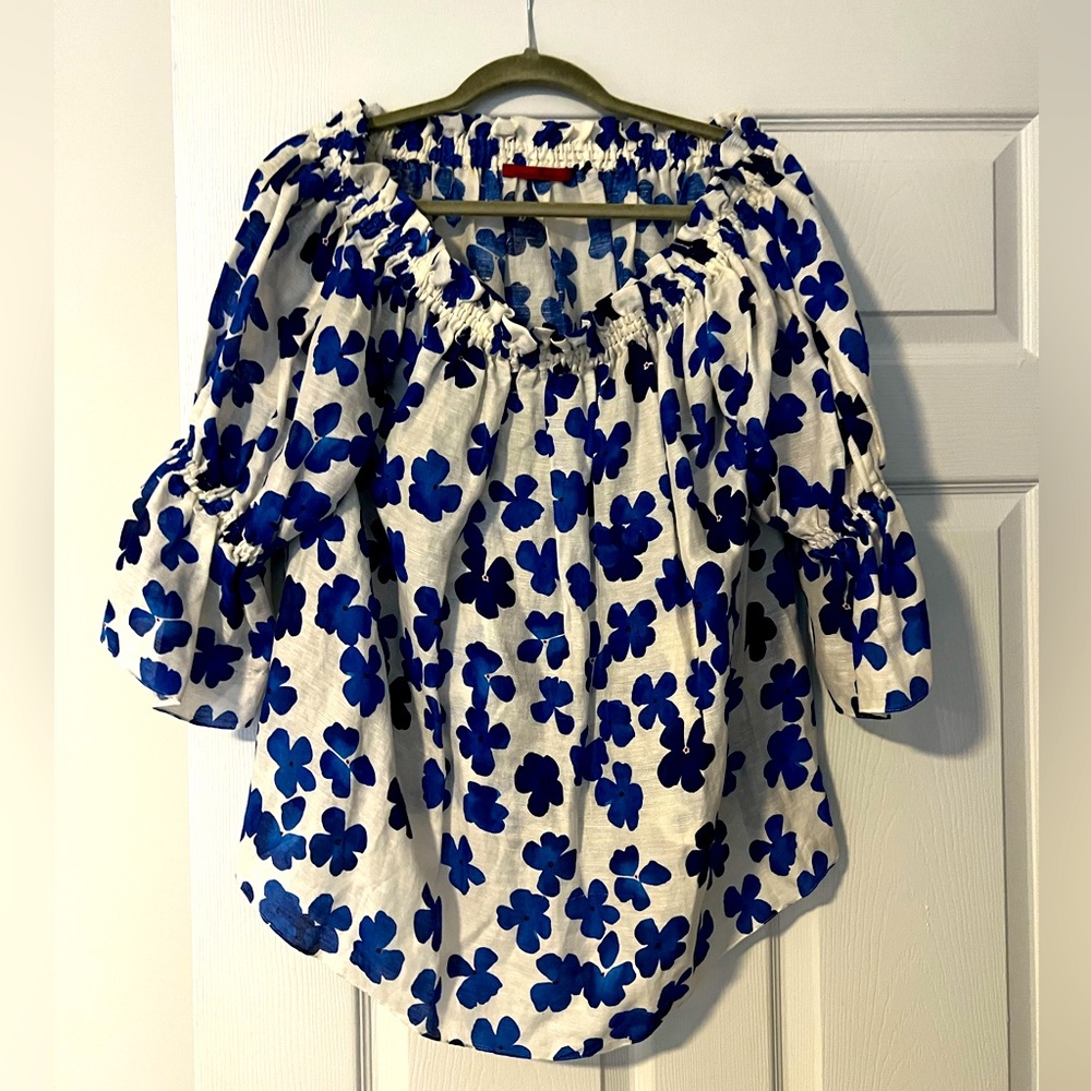 Gorgeous blouse Carolina Herrera
Almost new